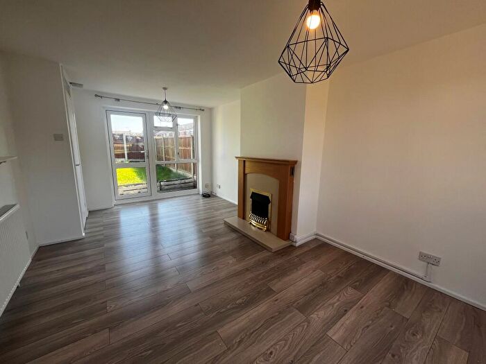 3 Bedroom House To Rent In Rodsley Close, Chesterfield, S40