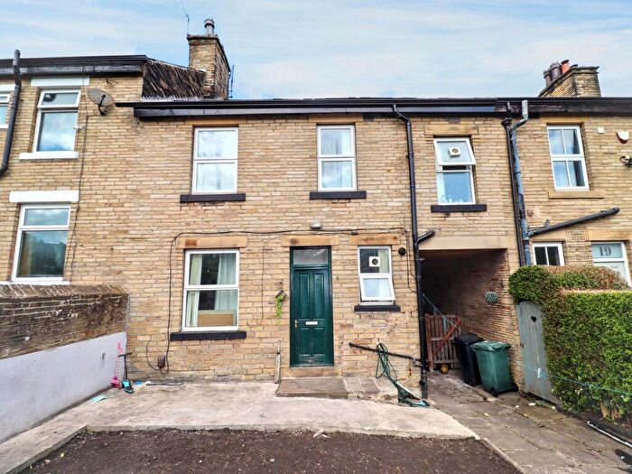 2 Bedroom Terraced House For Sale In Garfield Avenue, Bradford, BD8