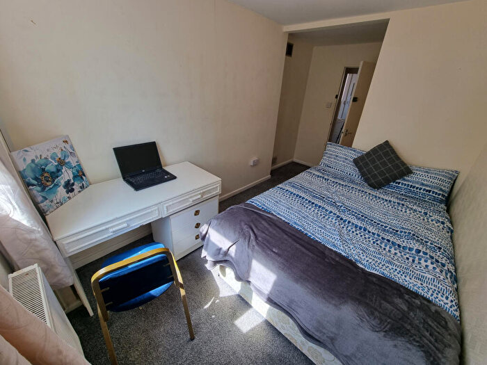 4 Bedroom Flat To Rent In Wellinigton Street, Southsea, Hampshire, PO5