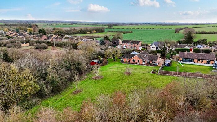 4 Bedroom Detached Bungalow For Sale In High Street, Tadlow, SG8