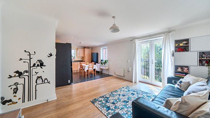 2 Bedroom Flat For Sale In Quilters Place, Eastnor Road, London, SE9