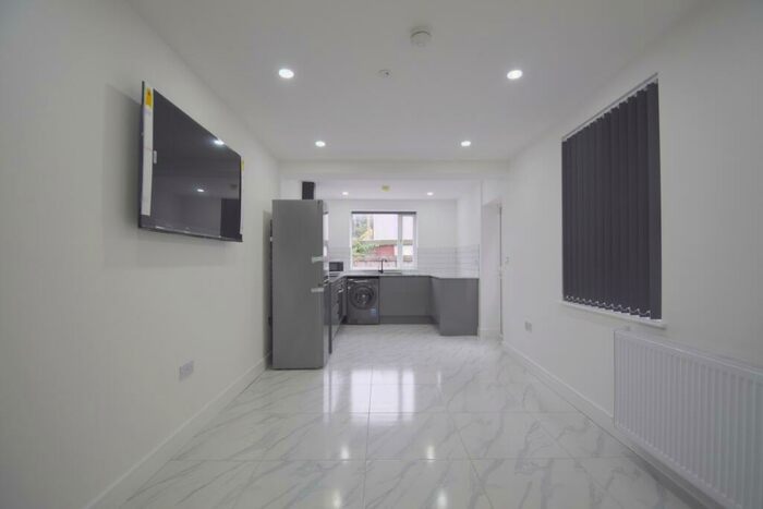 2 Bedroom Flat To Rent In Harriet Street, Cathays, CF24