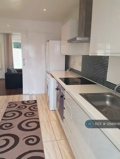 Studio To Rent In Edgware, Edgware, HA8