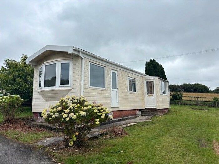 2 Bedroom Property To Rent In Par, PL24