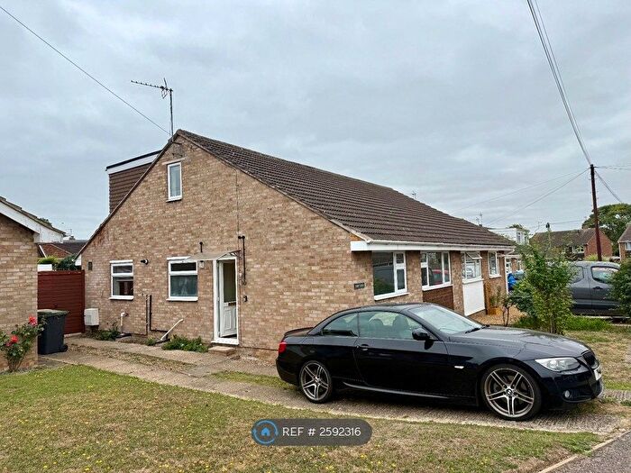 4 Bedroom Bungalow To Rent In Paddock Close, Clapham, Bedford, MK41