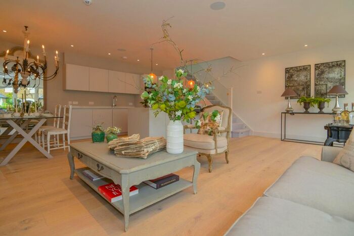 3 Bedroom Detached House To Rent In Gloucester Road, Richmond, TW9