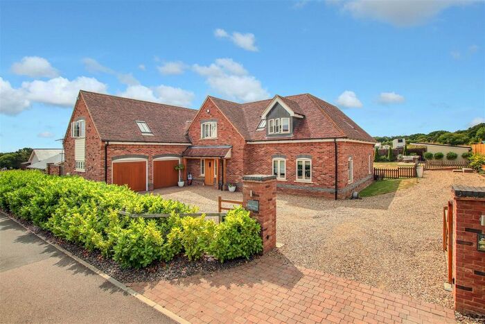 4 Bedroom Detached House For Sale In Wellington Place, Wormleybury, Broxbourne, EN10