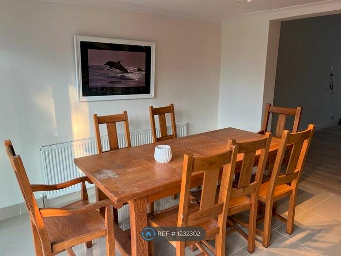 3 Bedroom Semi-Detached House To Rent In Molesey Avenue Molesey West, Surrey, KT8