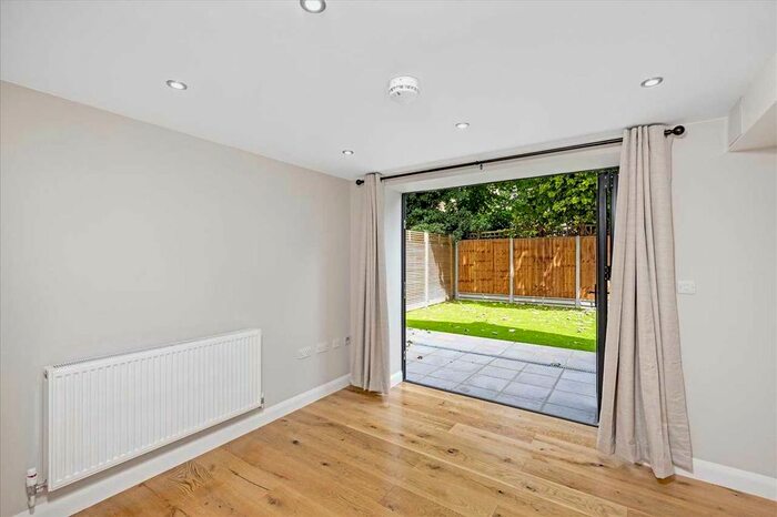 2 Bedroom Flat To Rent In Louisville Road, London SW17