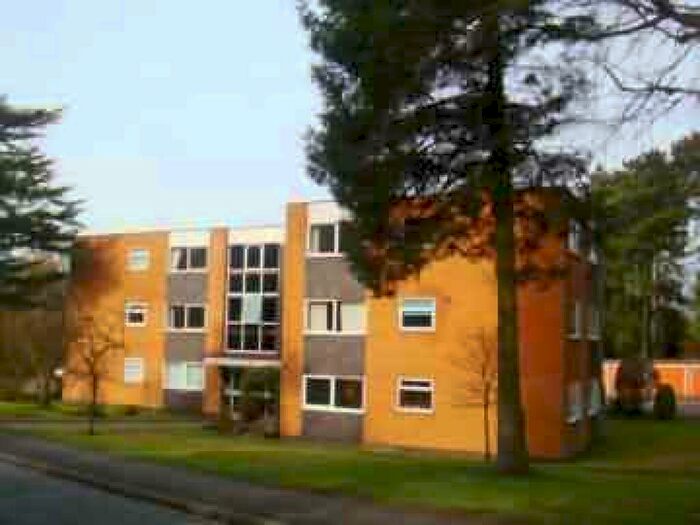 2 Bedroom Flat To Rent In Crown Court, Crown Lane, Four Oaks, B74