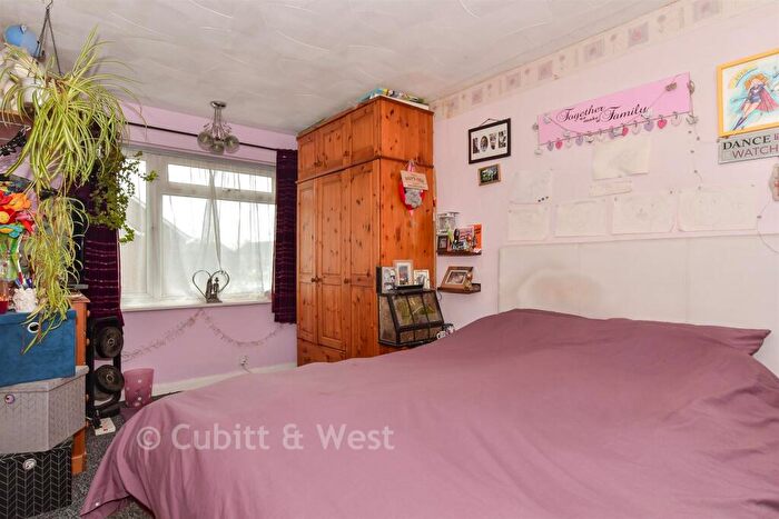 2 Bedroom Flat For Sale In London Road, Felbridge, West Sussex, RH19