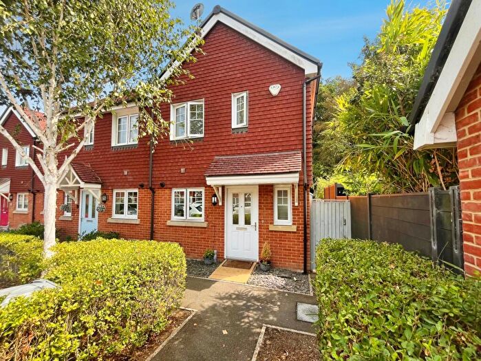 2 Bedroom End Of Terrace House For Sale In Wey Meadow Close, Farnham, Surrey, GU9
