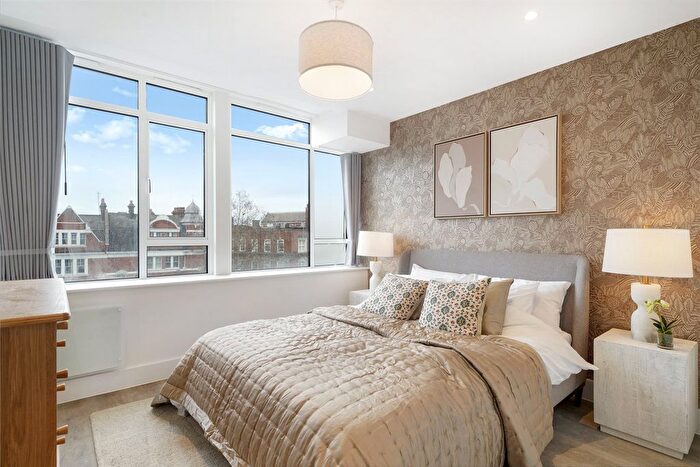 Studio To Rent In Streatham High Road, London, SW16