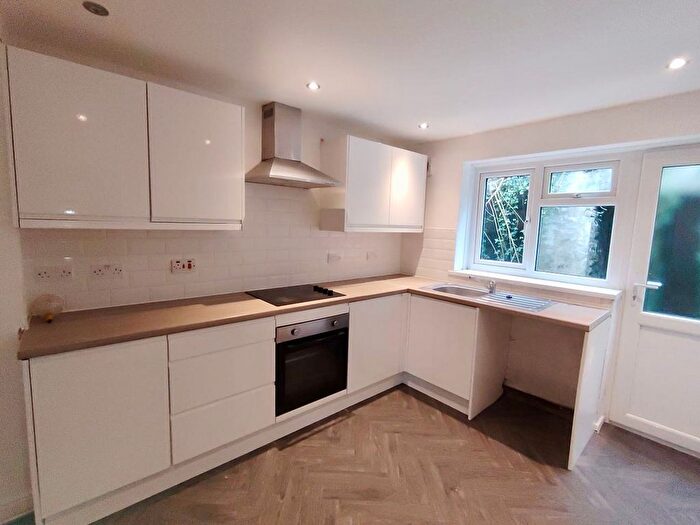 3 Bedroom End Of Terrace House To Rent In Hillside Terrace, Wattstown, CF39