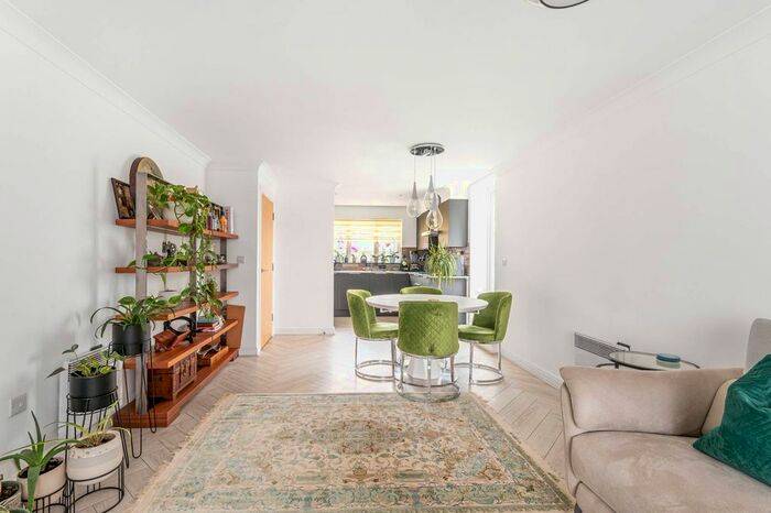 2 Bedroom Flat To Rent In Glebelands Close, East Finchley, London, N12