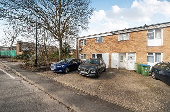 3 Bedroom End Terrace House For Sale In Tangmere Drive, Lordshill, Southampton, Hampshire, SO16