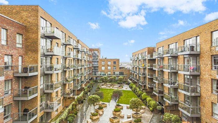2 Bedroom Flat For Sale In Purser Court, Smithfield Square, Hornsey, N8