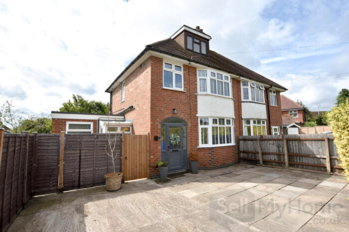 3 Bedroom Semi-Detached House For Sale In Blue Stone Lane, Burton-On-Trent, Staffordshire, DE15