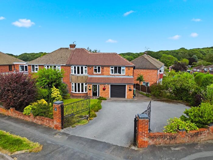 4 Bedroom Semi Detached House For Sale In Windsor Drive, Wingerworth, S42