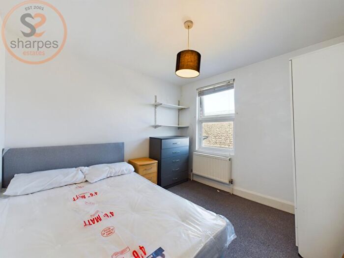 1 Bedroom Flat To Rent In Back Double Room B Surbiton Road, Kingston Upon Thames, Surrey, KT1