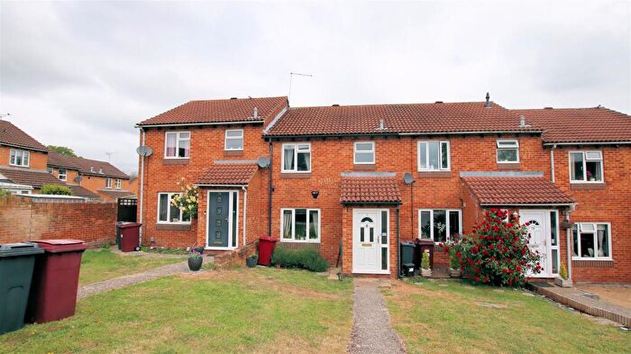 3 Bedroom House To Rent In Wealden Way, Tilehurst, Reading, RG30