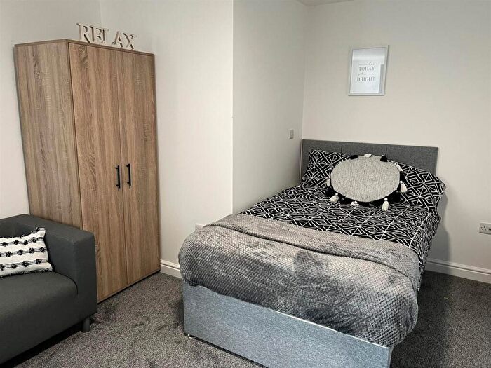 1 Bedroom Private Halls To Rent In Park Square, LA1