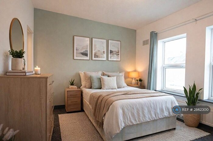 6 Bedroom Terraced House To Rent In Grange Avenue, Reading, RG6