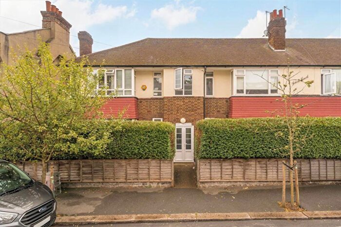 2 Bedroom Flat For Sale In Gillian Street, Ladywell, SE13