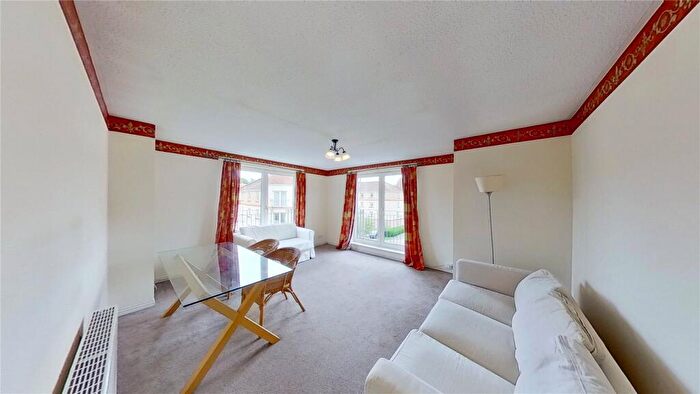 2 Bedroom Flat To Rent In Sinclair Place, Edinburgh, EH11