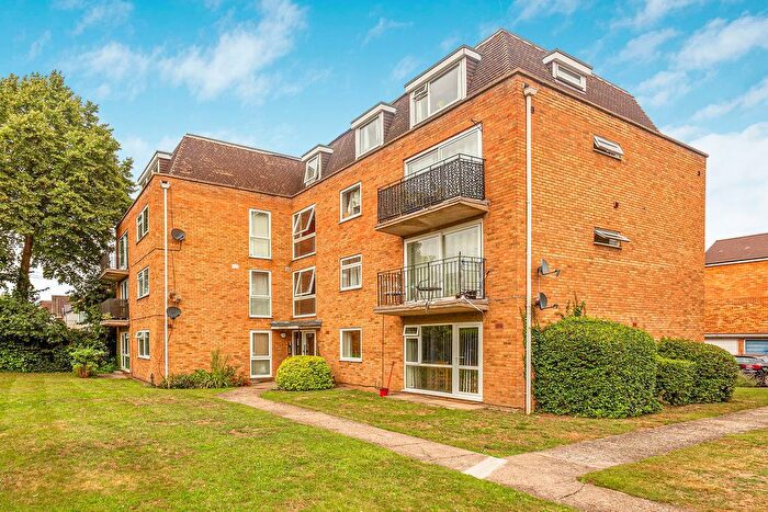 2 Bedroom Flat For Sale In Edgecumbe Court, Laleham Road, Staines-Upon-Thames, TW18