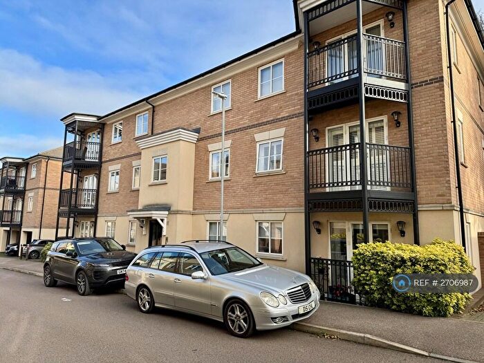 2 Bedroom Flat To Rent In Buckingham Road, Epping, CM16