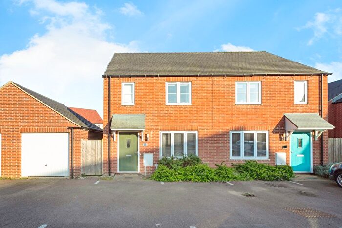 2 Bedroom Semi-Detached House For Sale In Swift Drive, Banbury, OX15