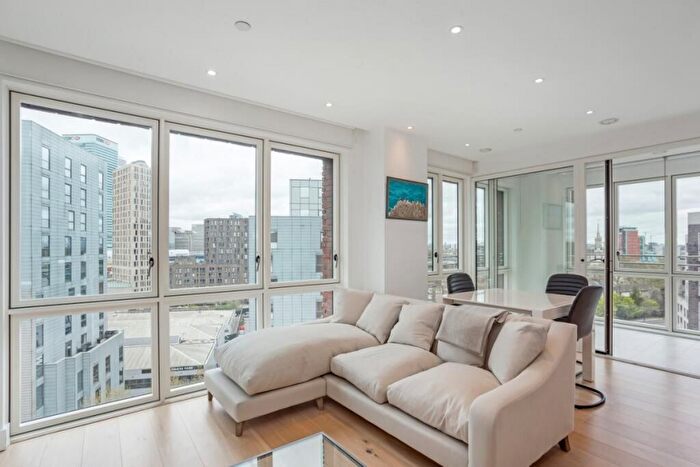 2 Bedroom Flat To Rent In Perseus Court, London, E14