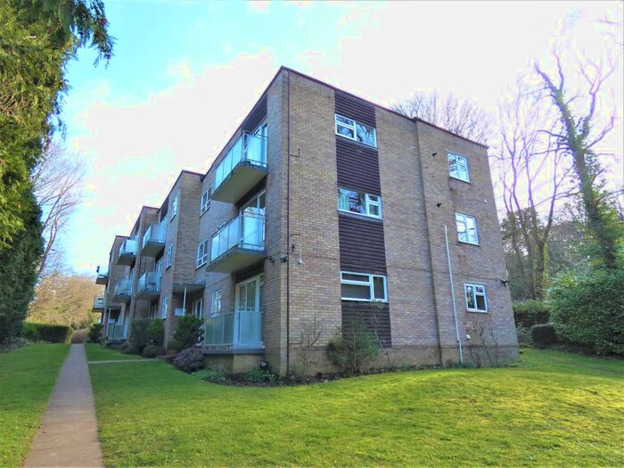 2 Bedroom Flat To Rent In Highgate Lane, Farnborough, Hampshire GU14
