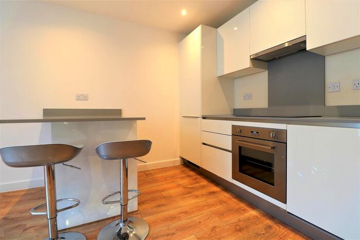 2 Bedroom Flat To Rent In Sydney Road, Enfield, Middlesex, EN2