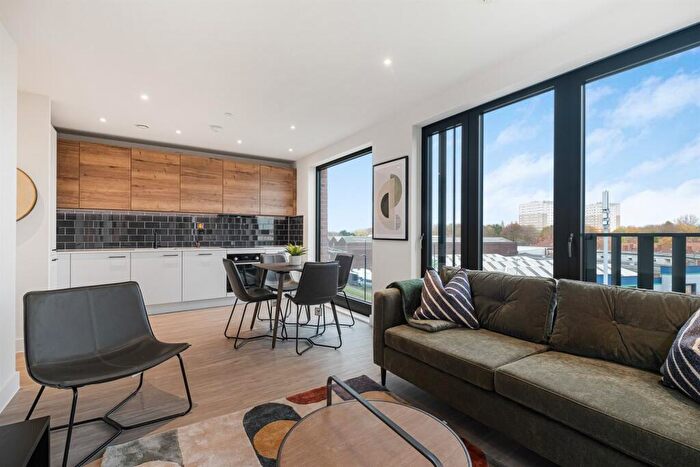 2 Bedroom Apartment To Rent In Belmont Wharf, Glasswater Locks, B4