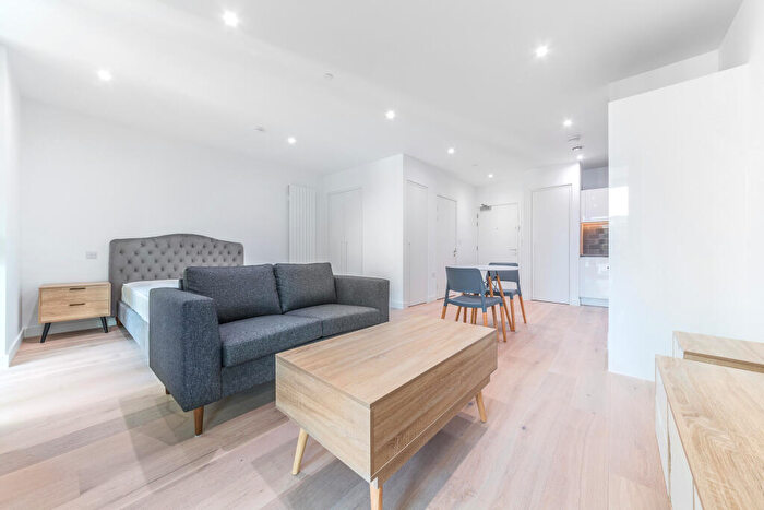 Apartment To Rent In Pinnacle House, Schooner Road, Royal Wharf, London, E16