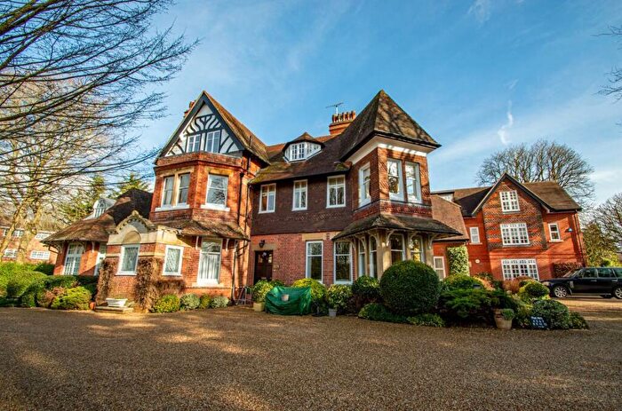 2 Bedroom Apartment For Sale In Court Gardens, Cleeve Road, Goring On Thames, Oxfordshire, RG8