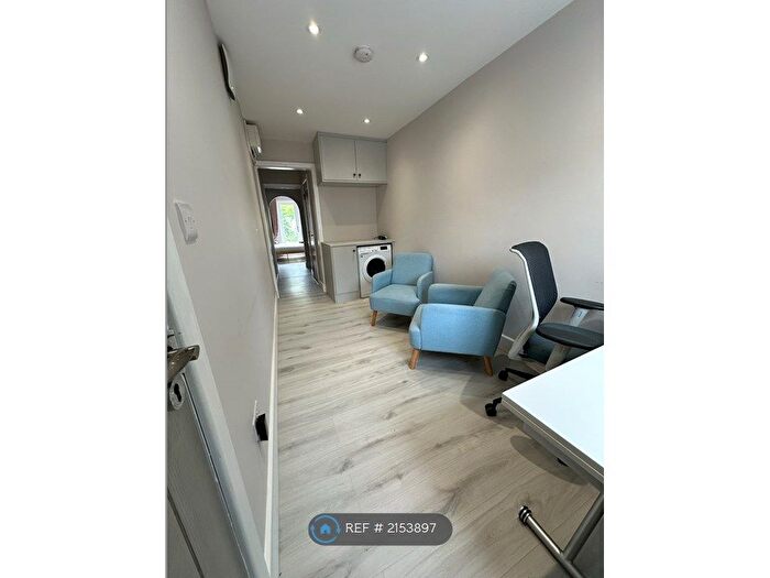 1 Bedroom Flat To Rent In Gaynes Hill Road, Woodford Green, IG8