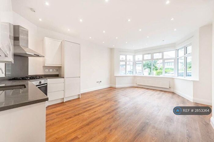 2 Bedroom Flat To Rent In Chatsworth Road, London, NW2