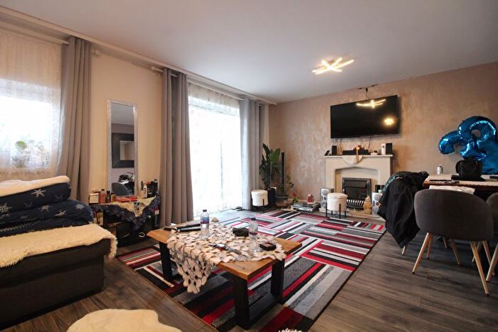 3 Bedroom End Of Terrace House For Sale In Birch Road, Rushden, NN10