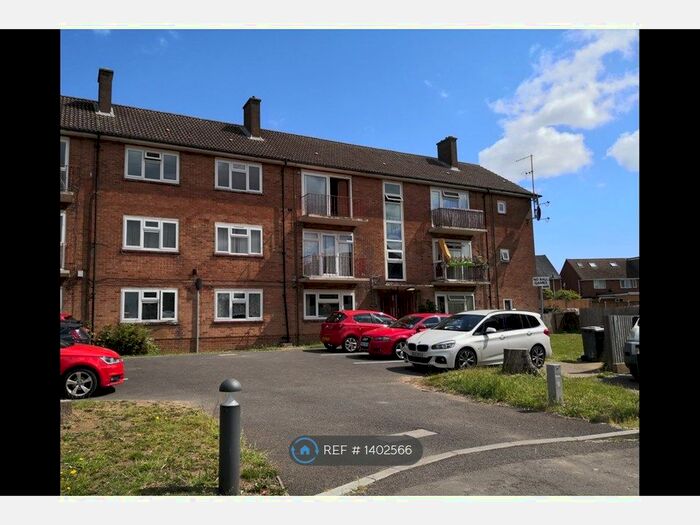 2 Bedroom Flat To Rent In St. John Close, Luton, LU1