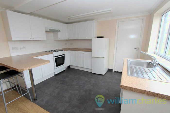 2 Bedroom Flat To Rent In Windmill Road, Gillingham, ME7