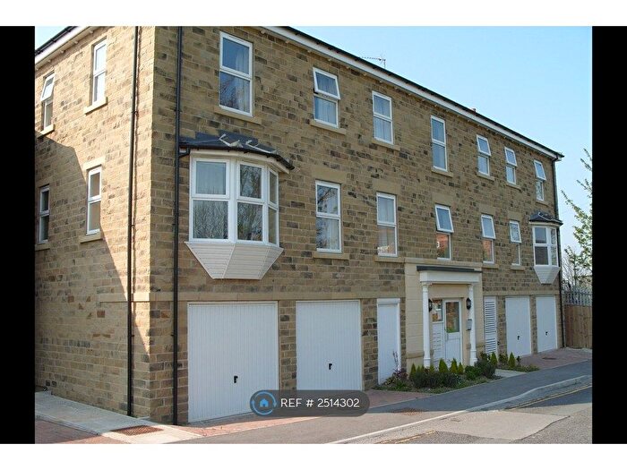2 Bedroom Flat To Rent In Lower Station Road, Wakefield, WF6