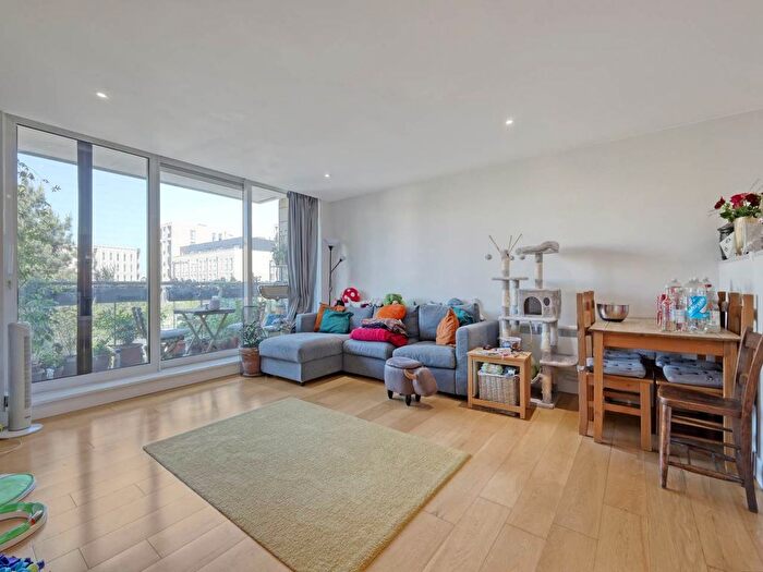 2 Bedroom Flat For Sale In Albert Basin Way, London, E16
