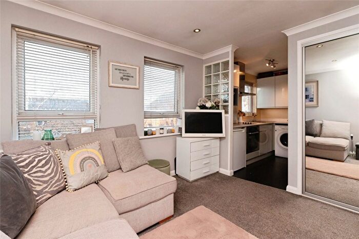 1 Bedroom Flat For Sale In Brompton Close, Billericay, Essex, CM12