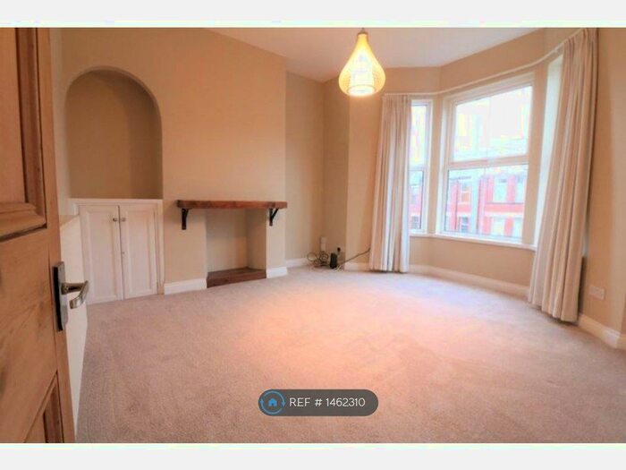 2 Bedroom Flat To Rent In Risca Road, Newport, NP20