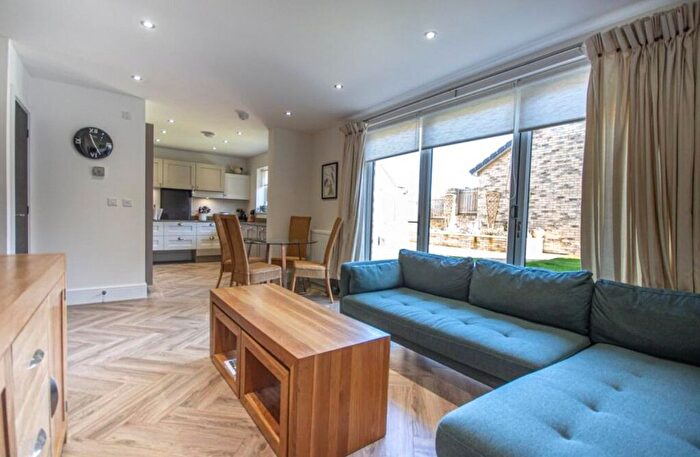 3 Bedroom Detached House To Rent In Becklow, London, W12