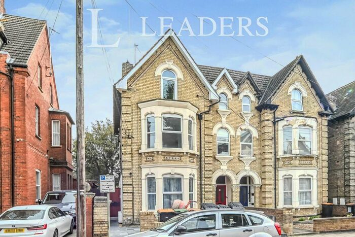 2 Bedroom Flat To Rent In Chaucer Road, Bedford, MK40