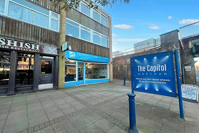 2 Bedroom Flat To Rent In Queen Street, Horsham, RH13